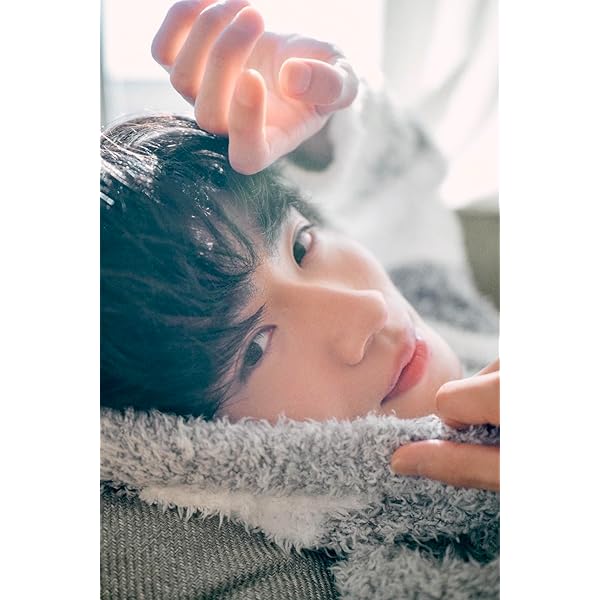 Amazon.co.jp 限定】井内悠陽 1st写真集 Fleur 限定絵柄生写真付